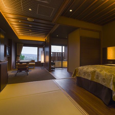 Fujisan Onsen Bessho Sasa Hotel Fujiyoshida Buitenkant foto