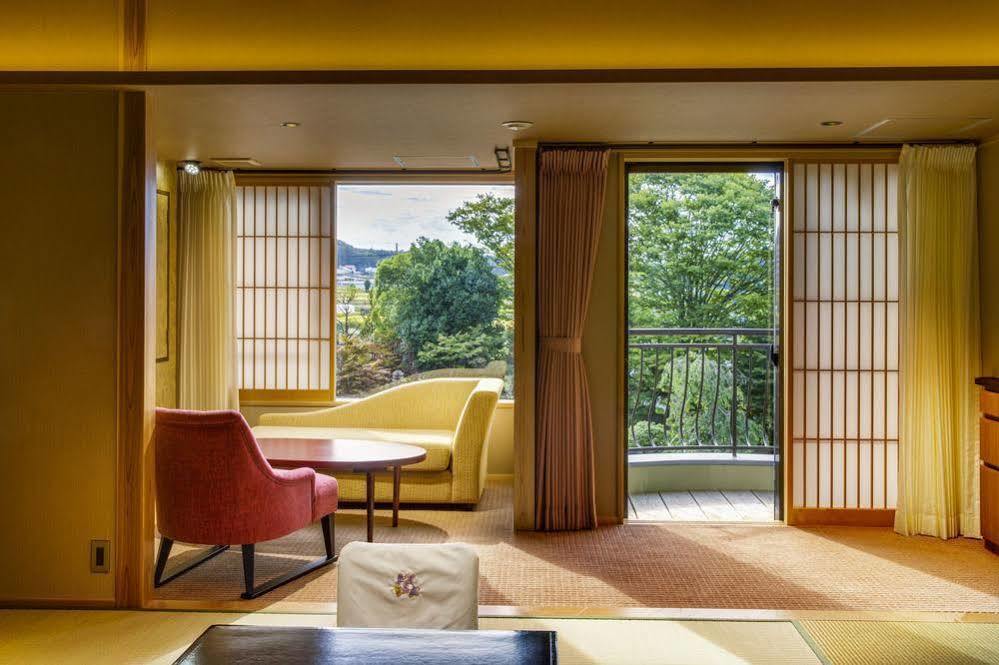 Fujisan Onsen Bessho Sasa Hotel Fujiyoshida Buitenkant foto