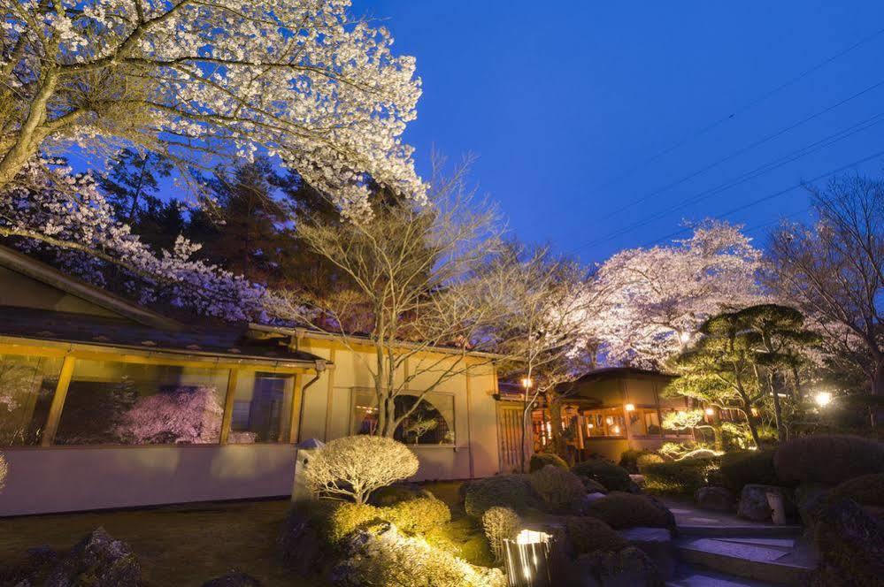 Fujisan Onsen Bessho Sasa Hotel Fujiyoshida Buitenkant foto