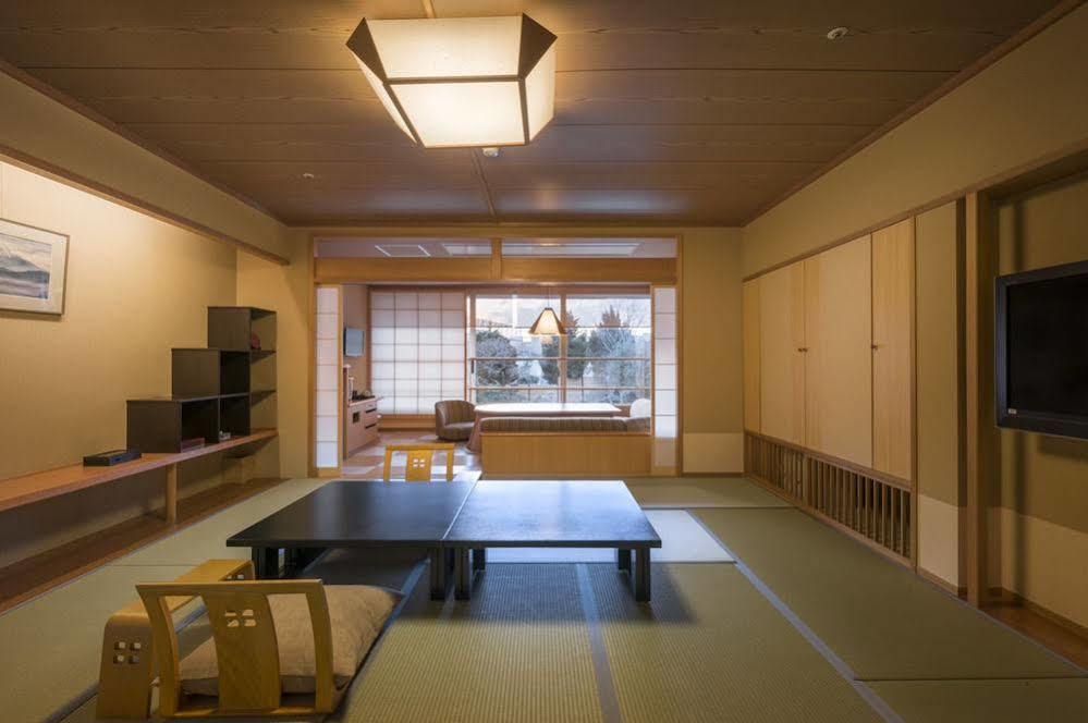 Fujisan Onsen Bessho Sasa Hotel Fujiyoshida Buitenkant foto