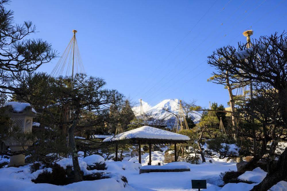 Fujisan Onsen Bessho Sasa Hotel Fujiyoshida Buitenkant foto