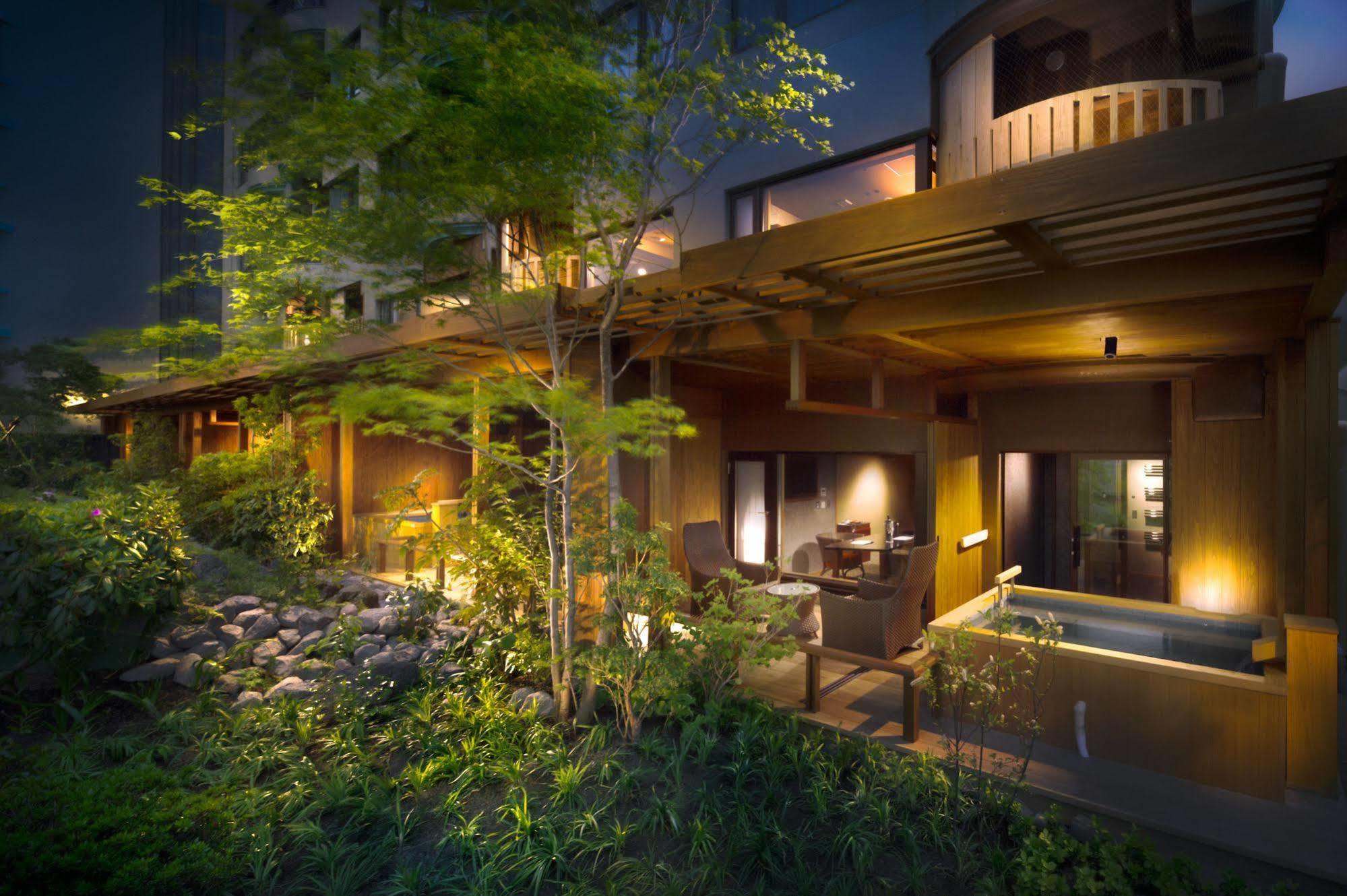 Fujisan Onsen Bessho Sasa Hotel Fujiyoshida Buitenkant foto