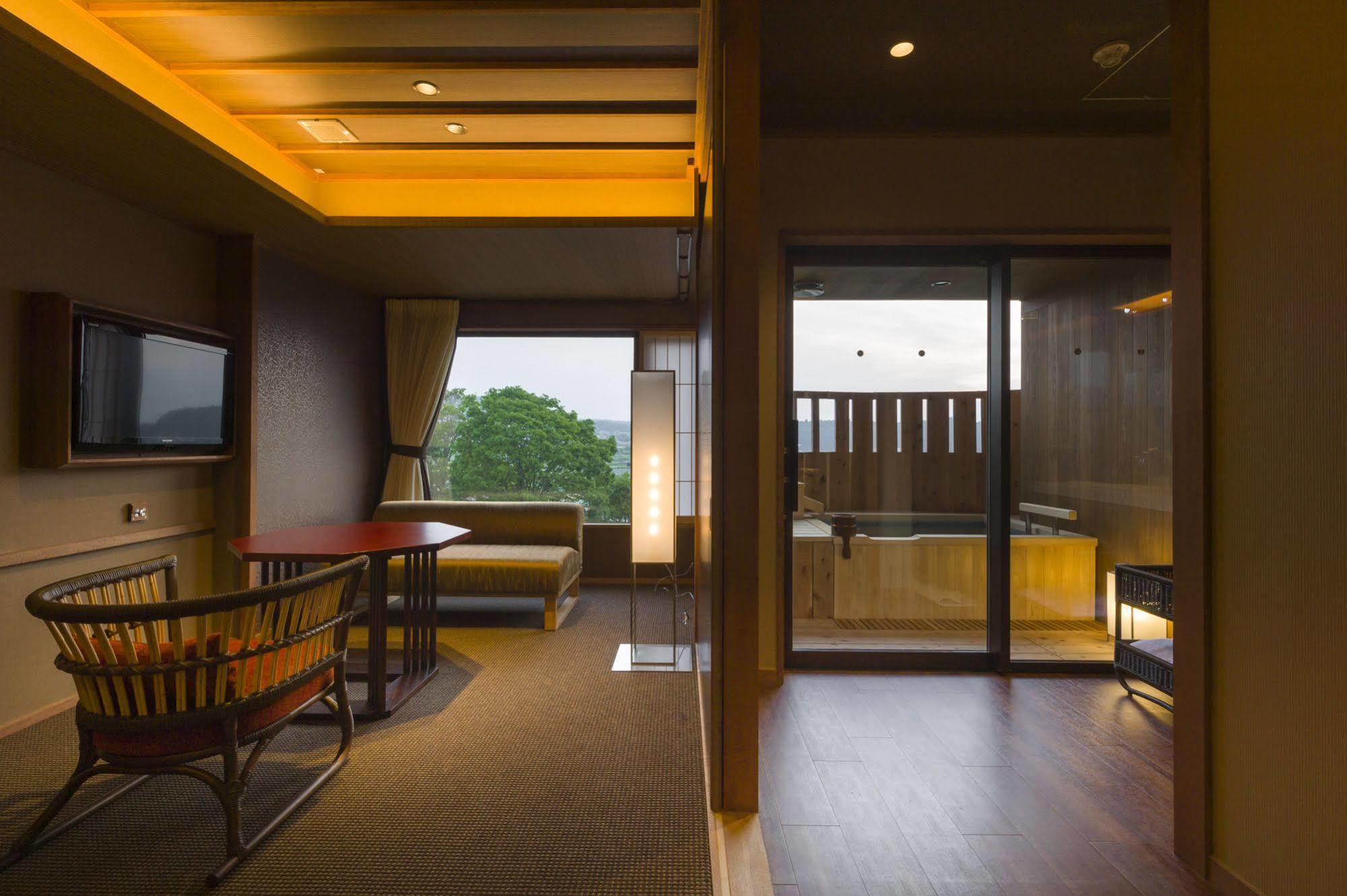 Fujisan Onsen Bessho Sasa Hotel Fujiyoshida Buitenkant foto