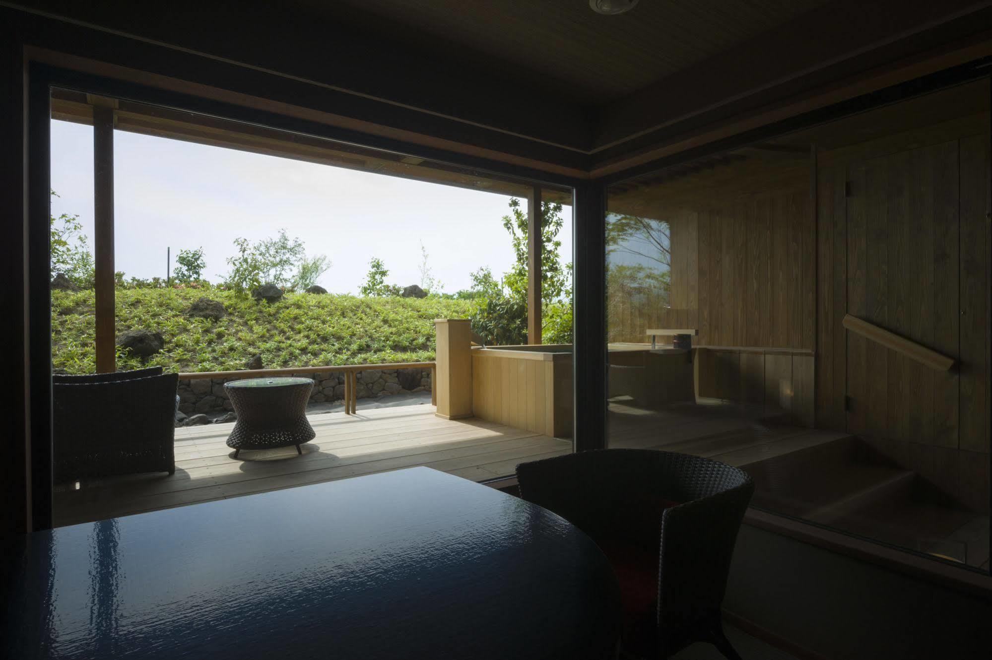 Fujisan Onsen Bessho Sasa Hotel Fujiyoshida Buitenkant foto