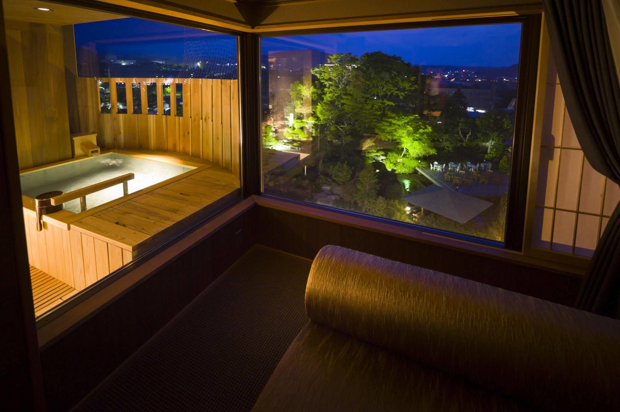 Fujisan Onsen Bessho Sasa Hotel Fujiyoshida Buitenkant foto