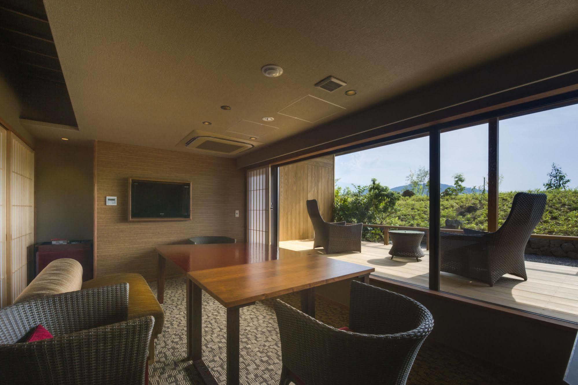 Fujisan Onsen Bessho Sasa Hotel Fujiyoshida Buitenkant foto