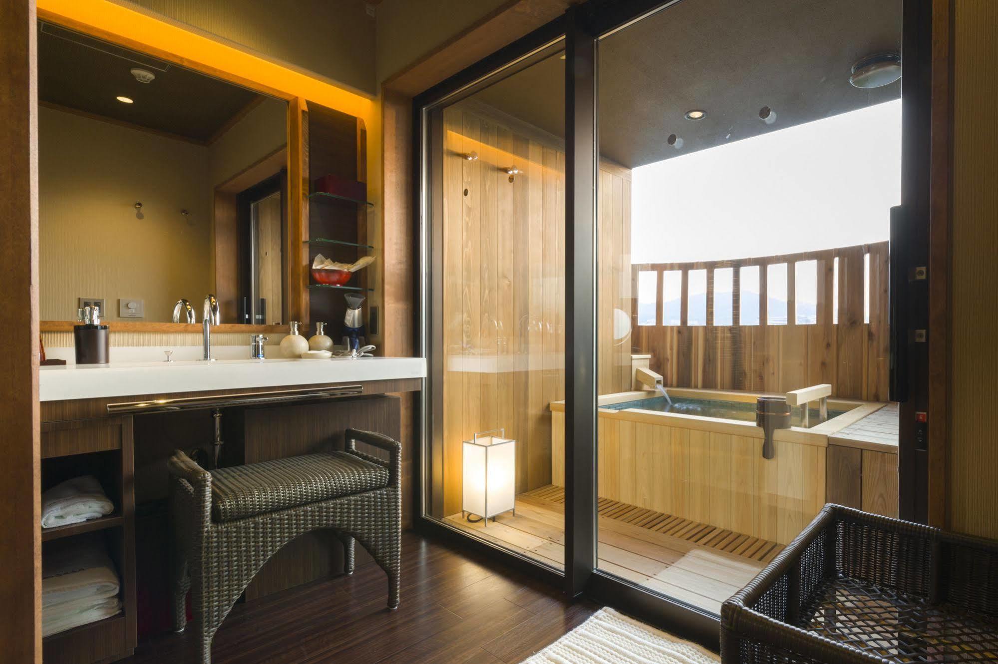 Fujisan Onsen Bessho Sasa Hotel Fujiyoshida Buitenkant foto