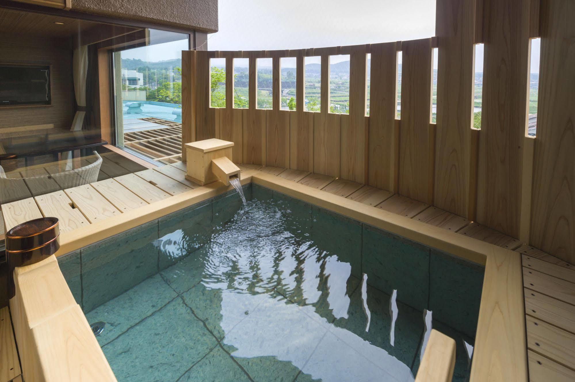 Fujisan Onsen Bessho Sasa Hotel Fujiyoshida Buitenkant foto