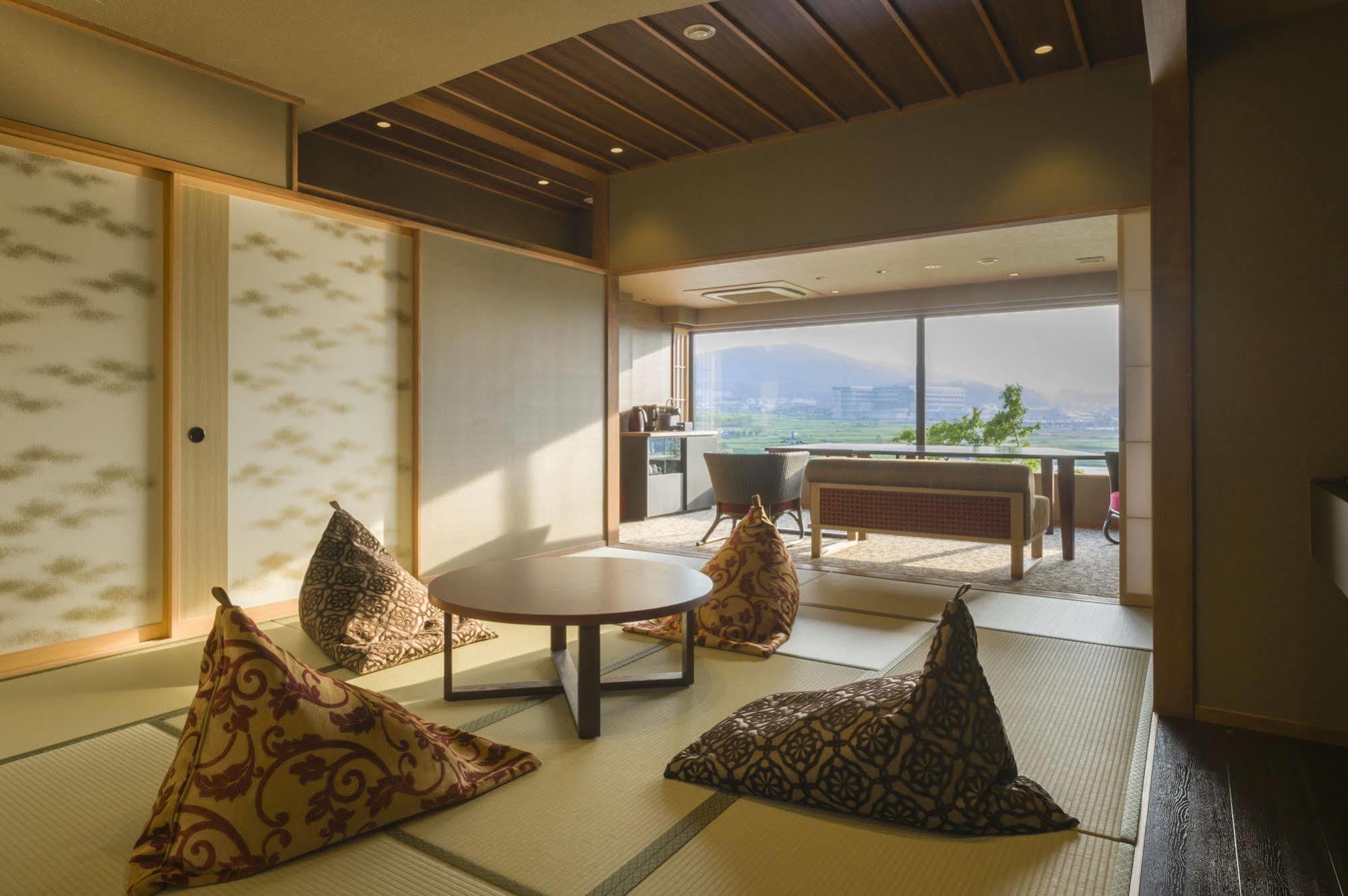Fujisan Onsen Bessho Sasa Hotel Fujiyoshida Buitenkant foto