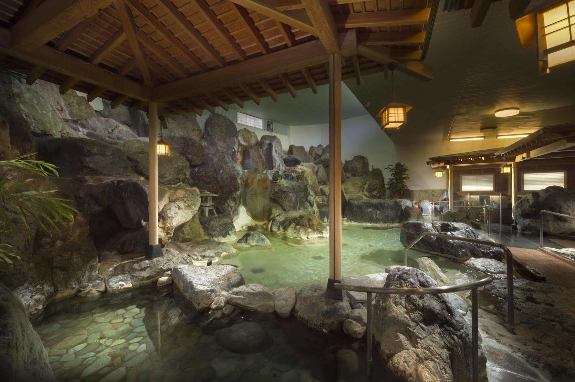 Fujisan Onsen Bessho Sasa Hotel Fujiyoshida Buitenkant foto
