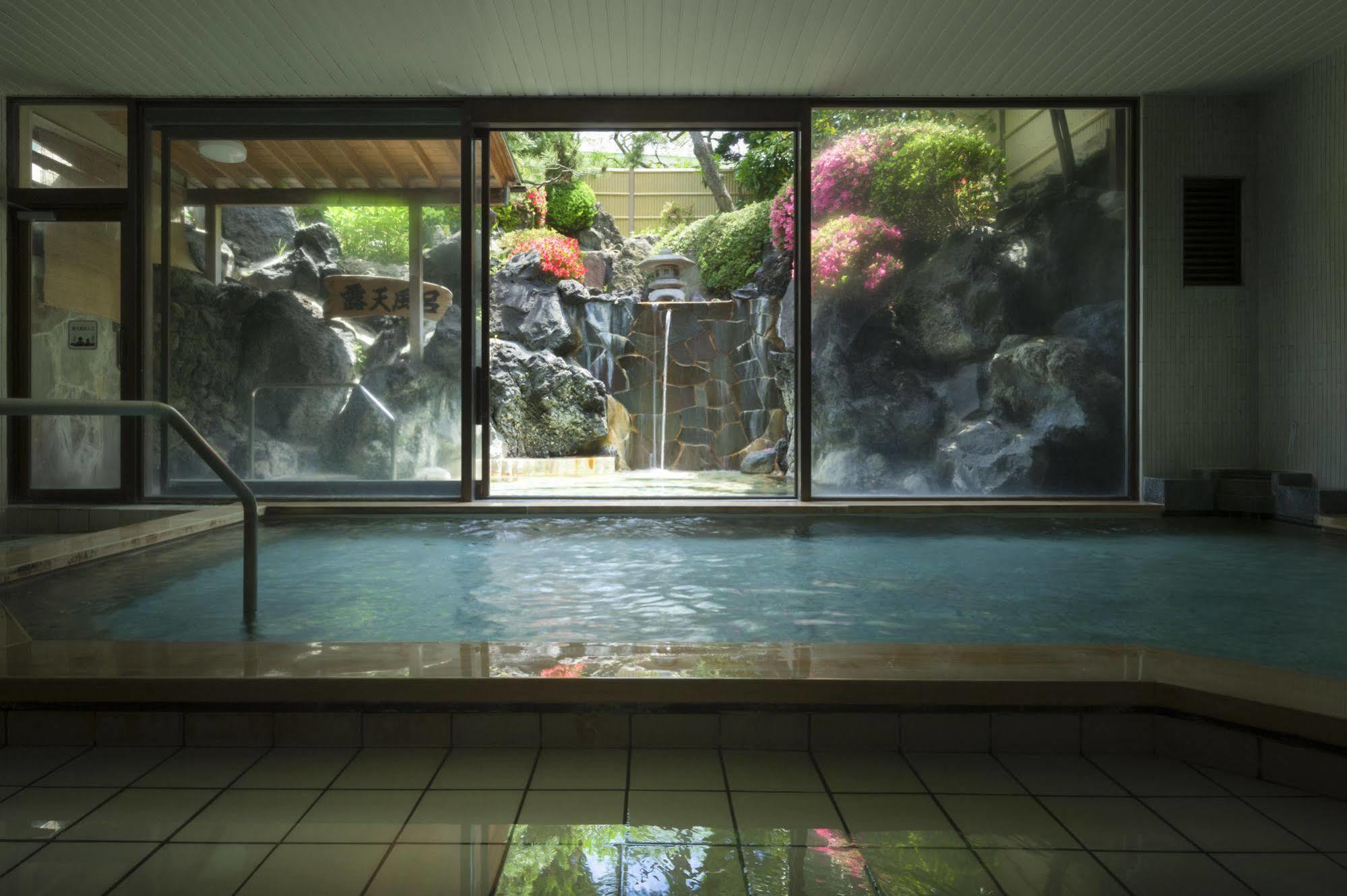 Fujisan Onsen Bessho Sasa Hotel Fujiyoshida Buitenkant foto