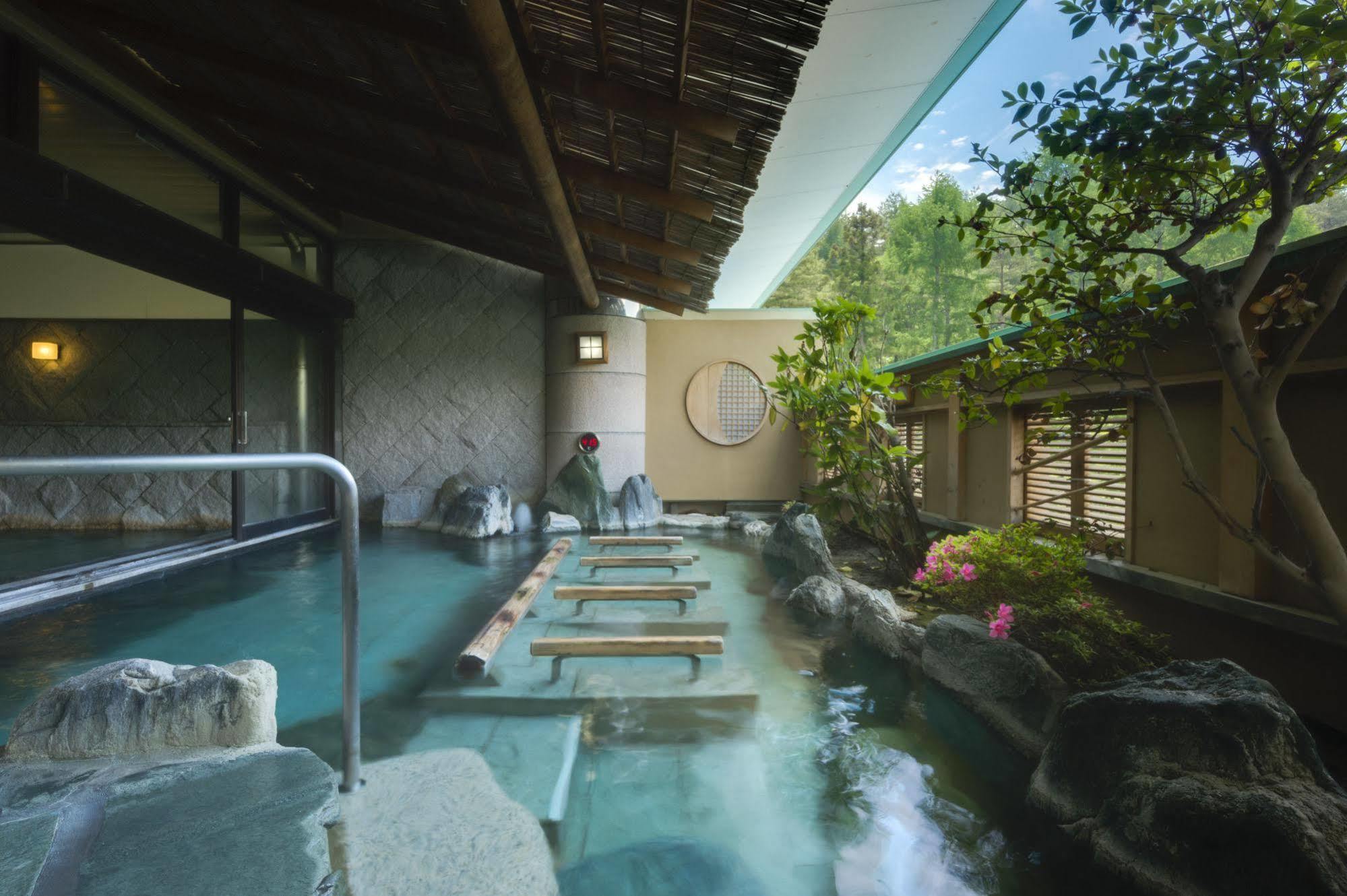 Fujisan Onsen Bessho Sasa Hotel Fujiyoshida Buitenkant foto