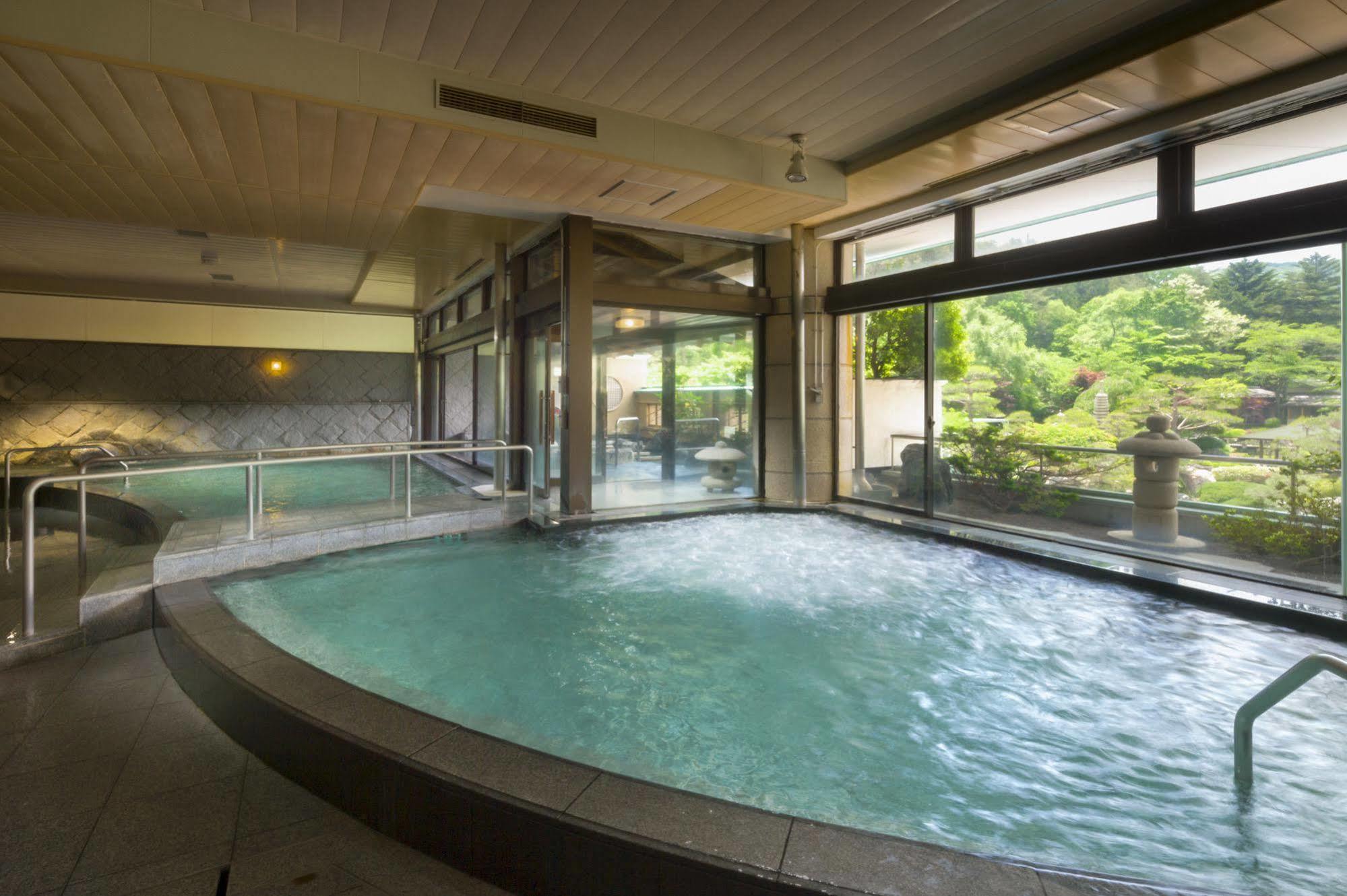 Fujisan Onsen Bessho Sasa Hotel Fujiyoshida Buitenkant foto